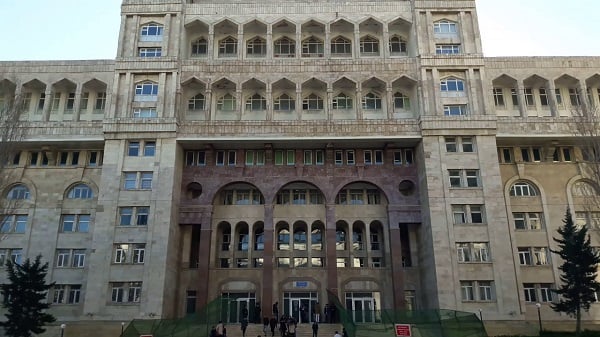 Tibb Universitetində təhsil haqları aşağı salındı